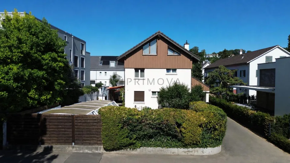 Repräsentatives Anwesen mit Einliegerwohnung, Wintergarten und Swim...