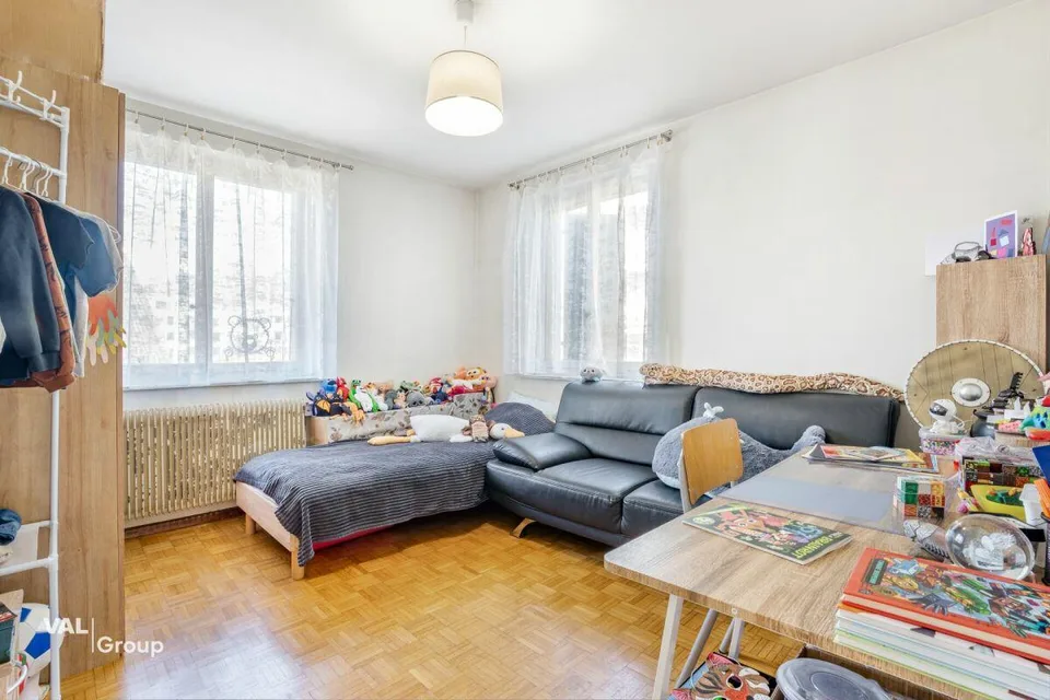 Maison avec revenu locatif immédiat au coeur de Champsec