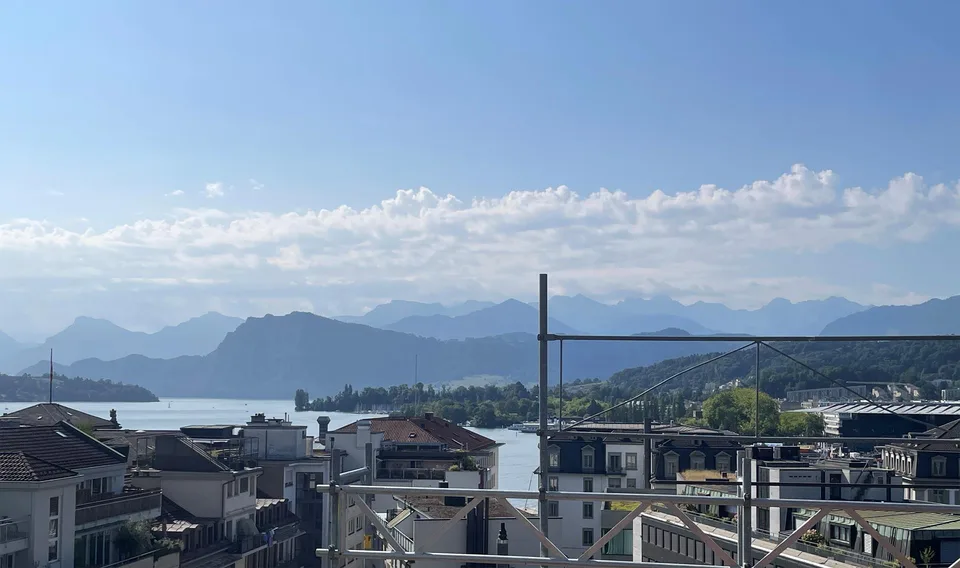 Totally renovated 5.5-room attic apartment with rooftop terrace overlooking Lucerne – photo 12 of 12