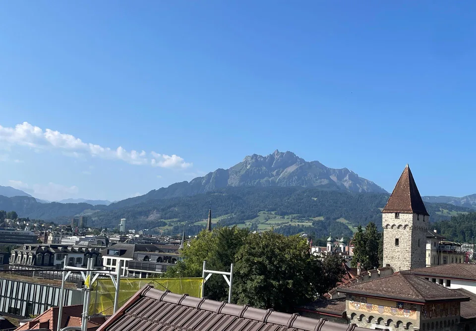 Totalsanierte 5.5-Zimmer Dachwohnung mit Dachterrasse über Luzern