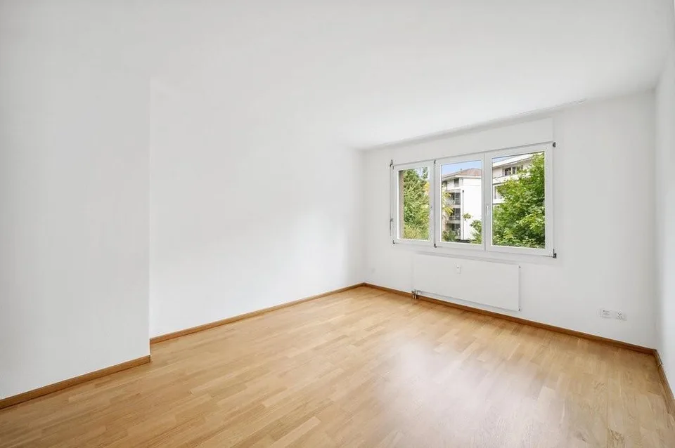 Appartement mansardé moderne 2 pièces avec deux terrasses