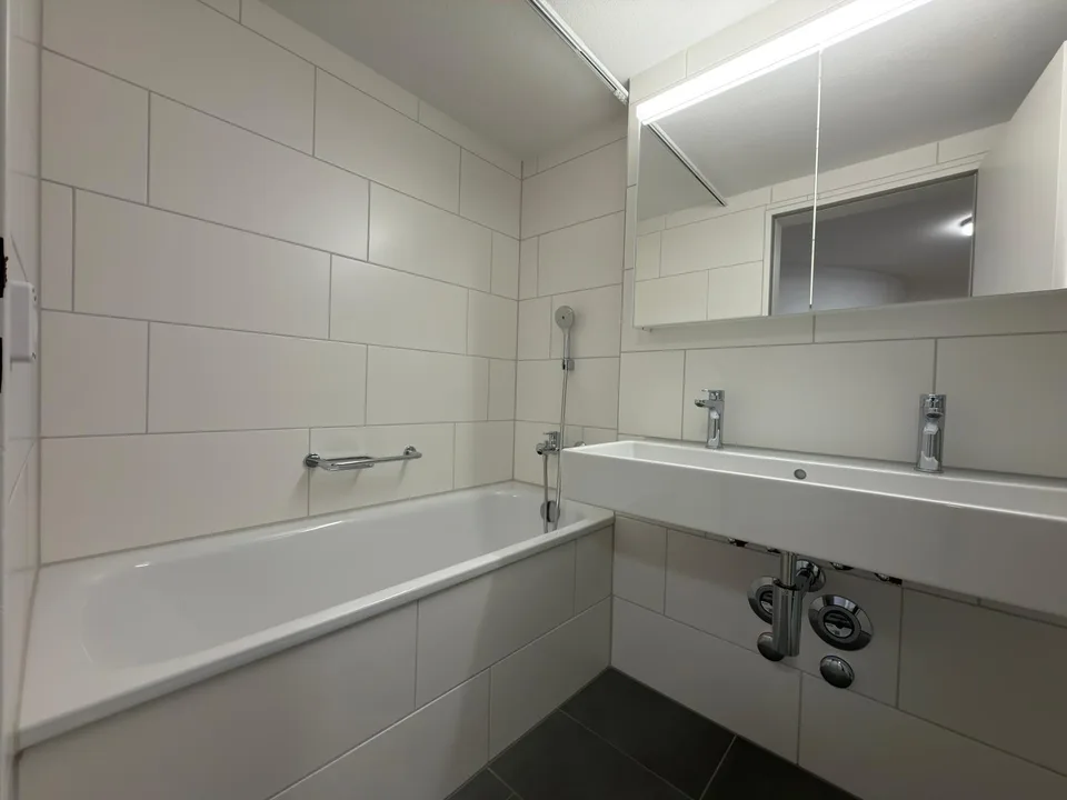 Moderne 4.5-Zimmer-Wohnung / Superbe 4,5 pièces moderne – foto 6 di 12