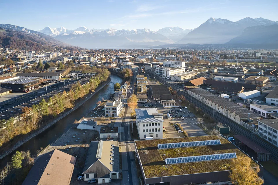 Modernes Büro im Industrial Style an der Aare