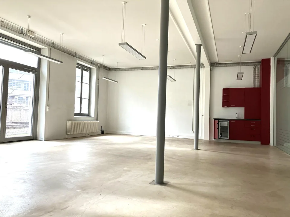Modernes Büro im Industrial Style an der Aare