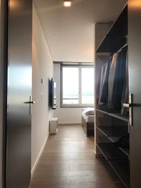 Skyline-Living im Limmat Tower: Urbaner Luxus u. grenzenlose Weitsicht