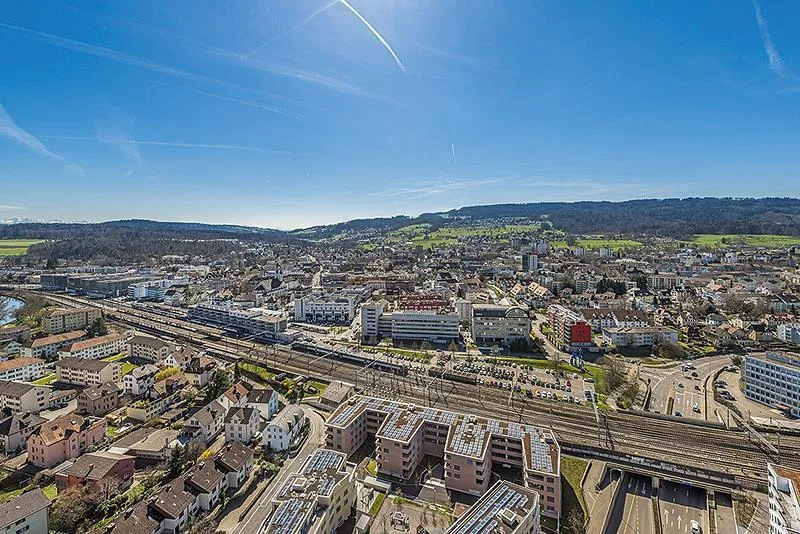Skyline-Living im Limmat Tower: Urbaner Luxus u. grenzenlose Weitsicht