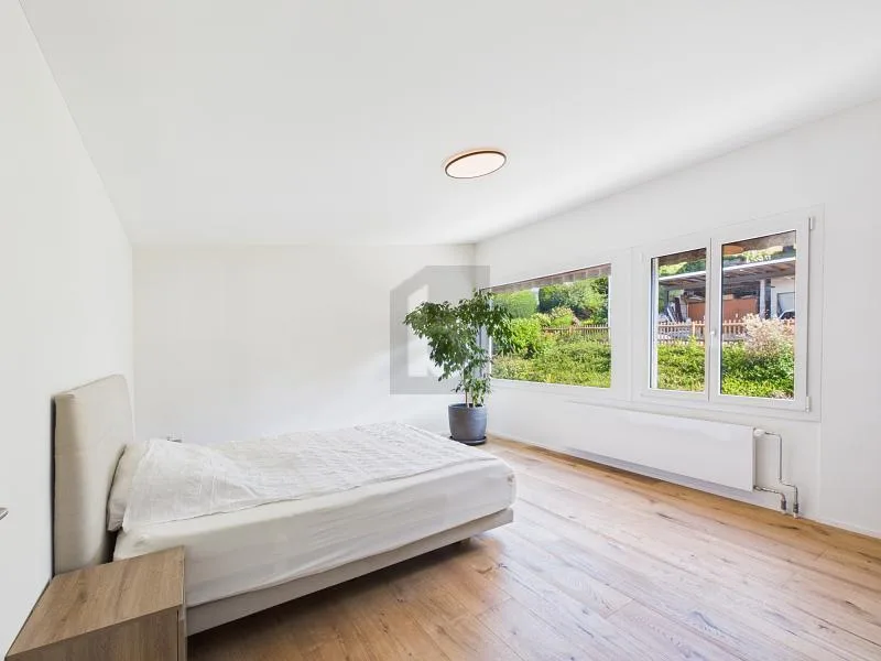 KERNSANIERT MIT GARTEN, POOL UND PANORAMASICHT