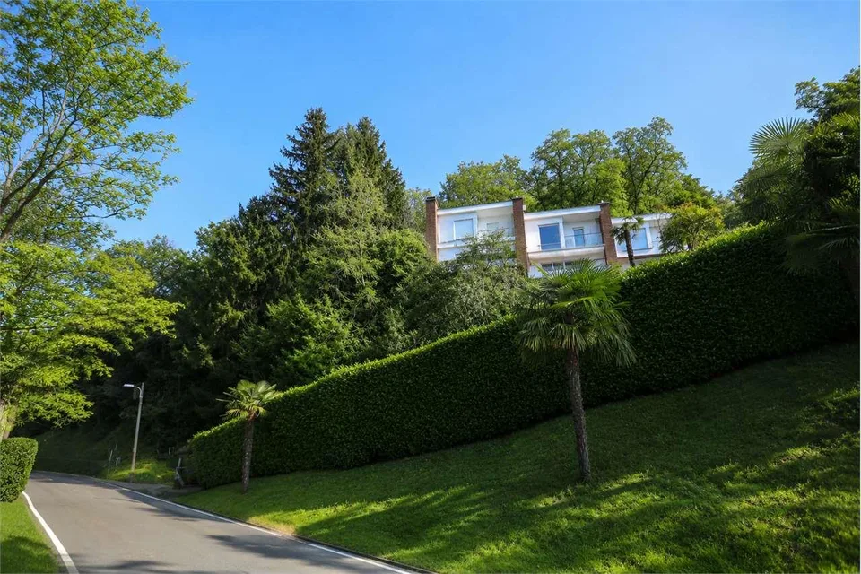 Villa con Spiaggia e Pontile Privato a Montagnola