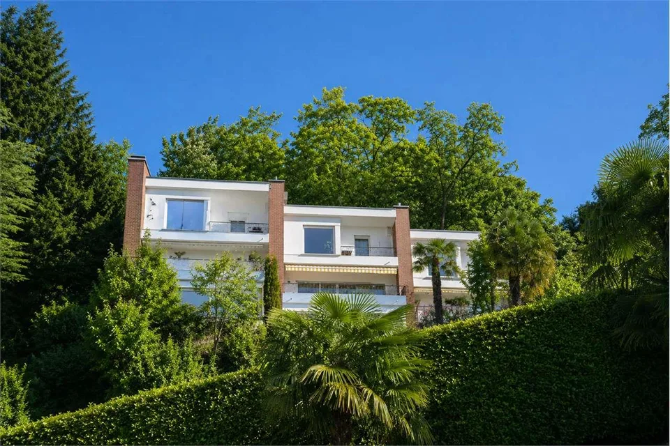 Villa con Spiaggia e Pontile Privato a Montagnola