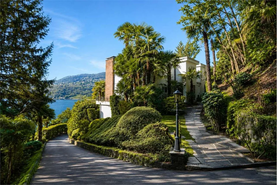 Villa con Spiaggia e Pontile Privato a Montagnola – foto 6 di 13