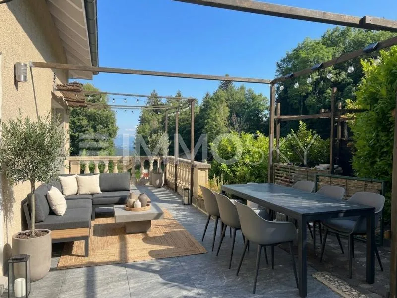 Superbes volumes, maison à deux logements