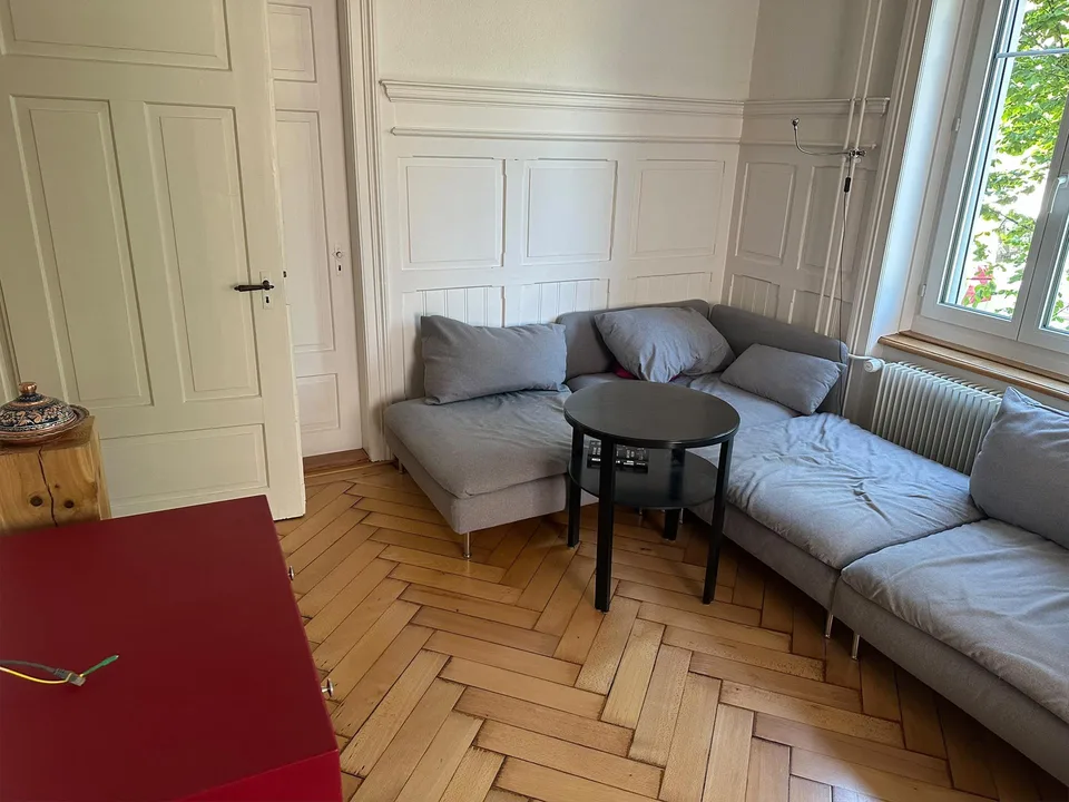 grosszügige, helle 5Zi-Altbauwohnung  mit Balkon, Nähe Spitäler/Uni