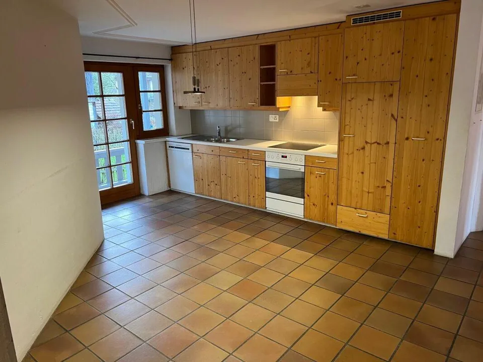 Appartamento accogliente 4.5 locali con balcone a Hallau
