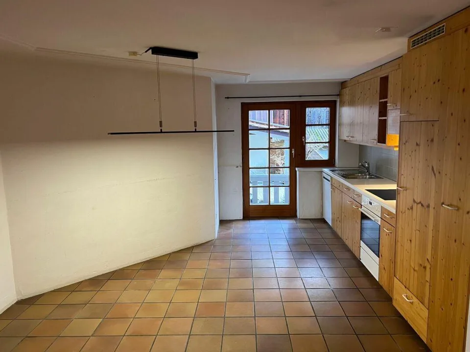Appartamento accogliente 4.5 locali con balcone a Hallau