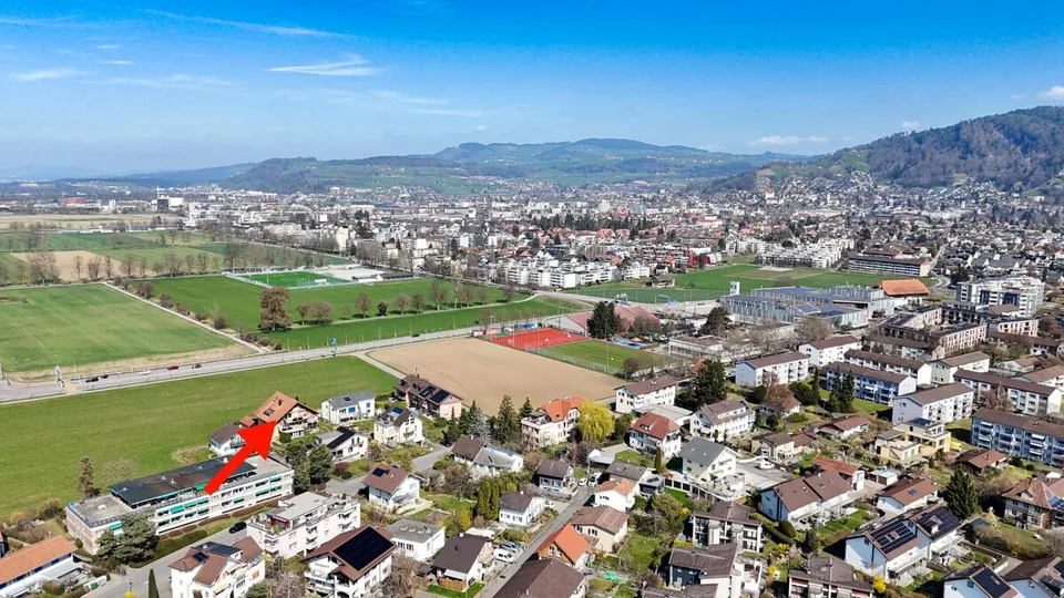 Grosszügig, 6.5 Zimmer, Top-Aussicht, perfekte Lage und 3 Balkone
