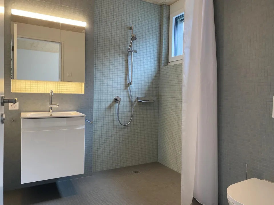 Moderne Wohnung mit grossem Balkon