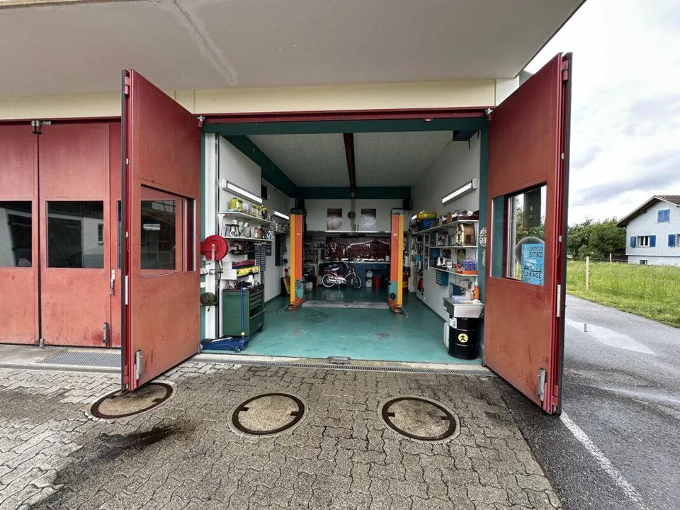 Casa residenziale ristrutturata con amore, con laboratorio e molto spazio per i vostri veicoli