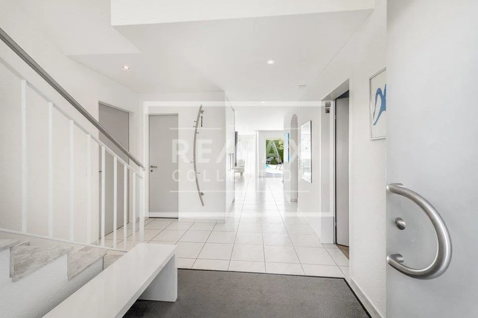 Votre nouvelle oasis familiale - Maison de famille bien entretenue de 6½ pièces avec piscine