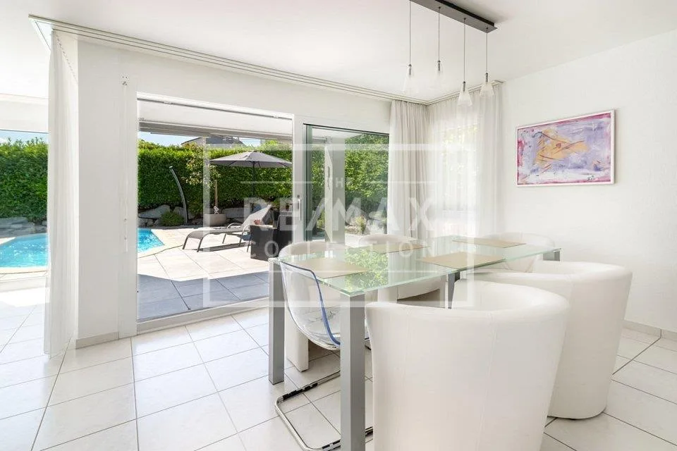 Votre nouvelle oasis familiale - Maison de famille bien entretenue de 6½ pièces avec piscine