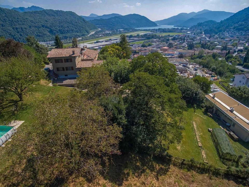 Terreno edificabile con licenza edilizia a Bioggio