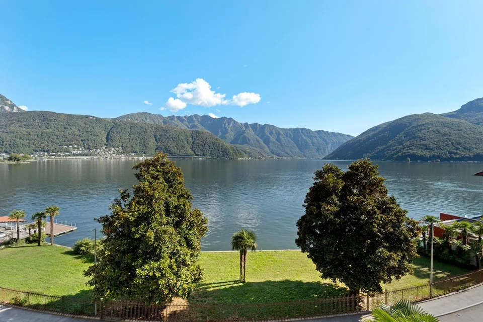 Uno dei più Esclusivi Attici Fronte Lago con Rooftop di proprietà s...