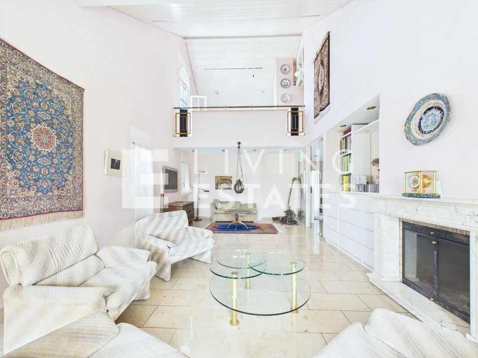 EINE AUSSERGEWÖHNLICHE RESIDENZ IM GRÜNEN
