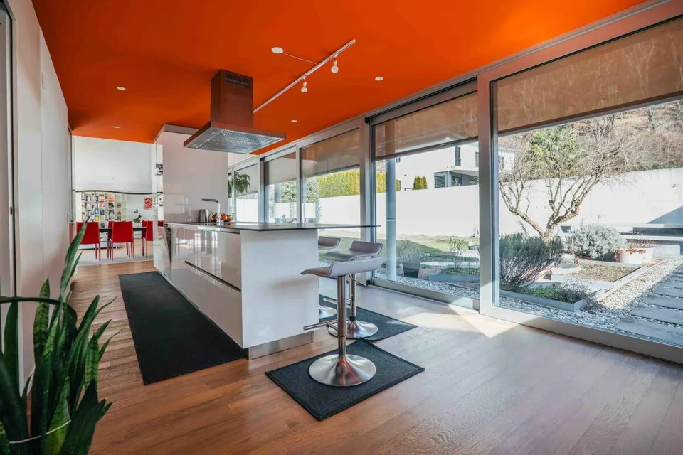 ZU VERKAUFEN IN CRESCIANO - MODERNE UND GROSSZÜGIGE VILLA IN RUHIGE...