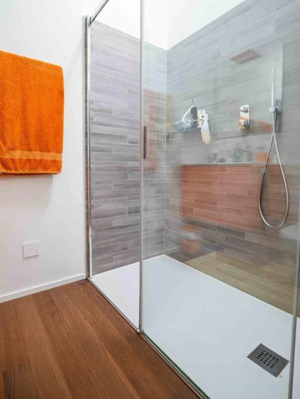 ZU VERKAUFEN IN CRESCIANO - MODERNE UND GROSSZÜGIGE VILLA IN RUHIGE... – Foto 18 von 30