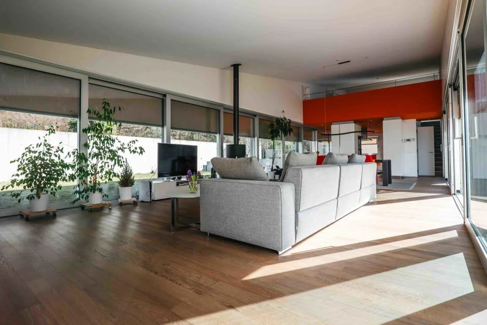 ZU VERKAUFEN IN CRESCIANO - MODERNE UND GROSSZÜGIGE VILLA IN RUHIGE...