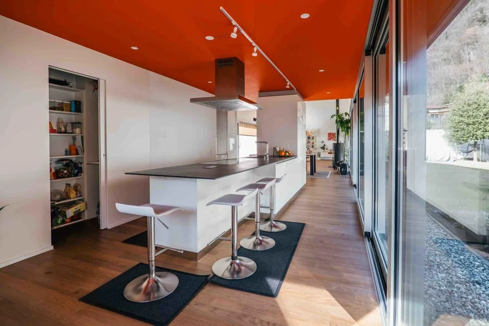ZU VERKAUFEN IN CRESCIANO - MODERNE UND GROSSZÜGIGE VILLA IN RUHIGE...