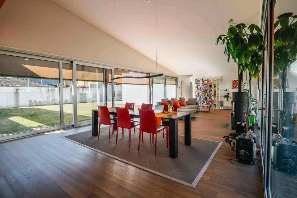 ZU VERKAUFEN IN CRESCIANO - MODERNE UND GROSSZÜGIGE VILLA IN RUHIGE...