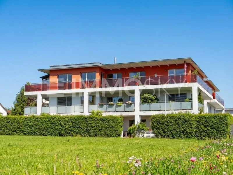 Sonnige Attikawohnung mit spektakulärer Terrasse und Seesicht