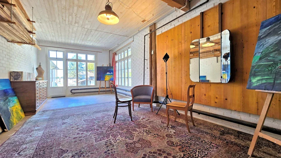 Neu aufgebauter Flarzhausteil mit Atelier-/Loftbereich