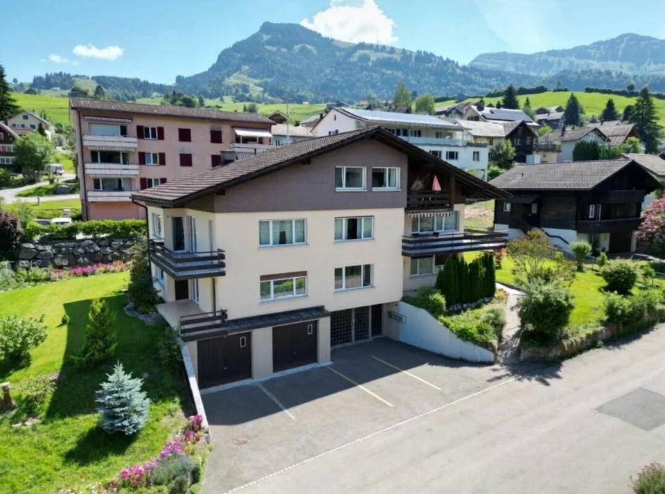 5.5-Zimmer-Parterrewohnung mit Wintergarten und Landanteil