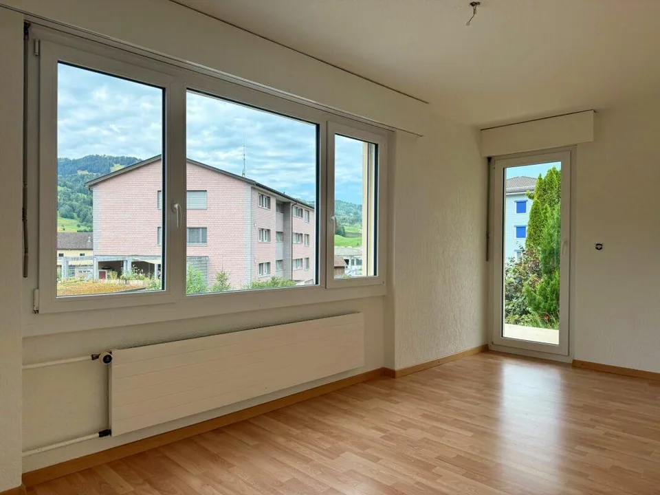 5.5-room ground-floor apartment with winter garden and land share