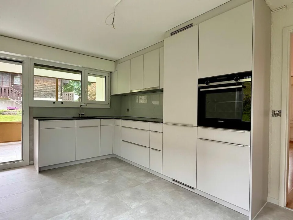 5.5-room ground-floor apartment with winter garden and land share