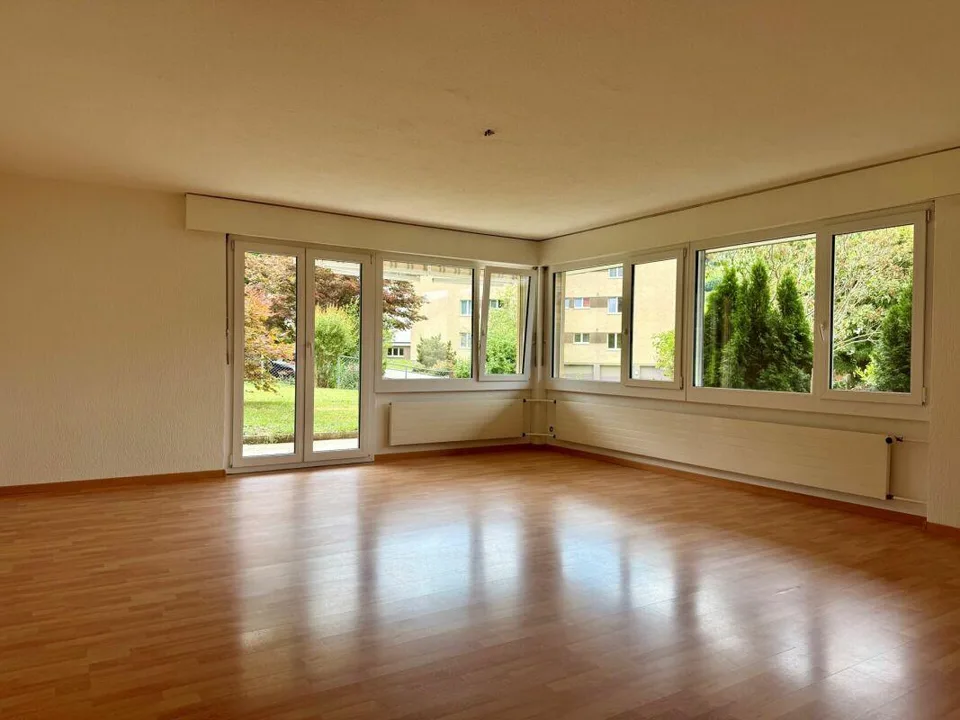 5.5-room ground-floor apartment with winter garden and land share