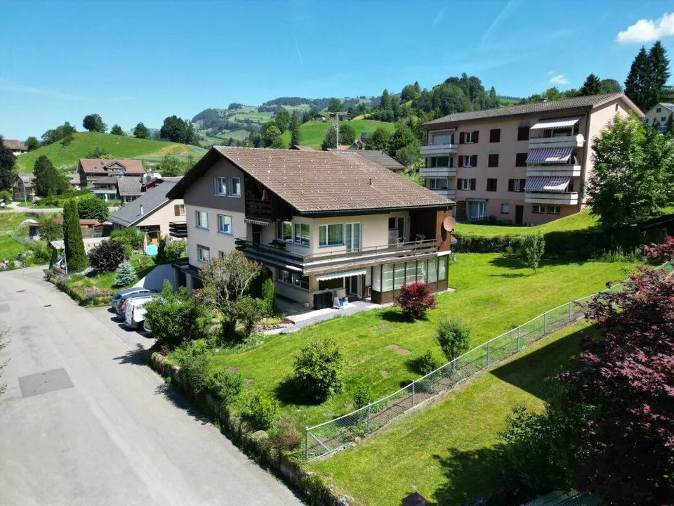 5.5-room ground-floor apartment with winter garden and land share