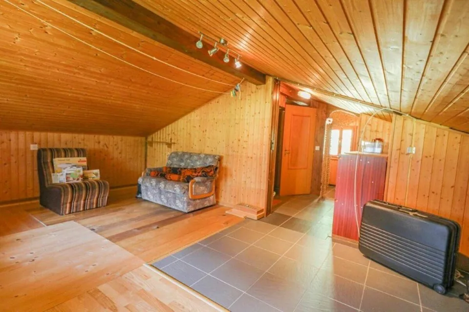 DM 137 4.5 room attic apartment