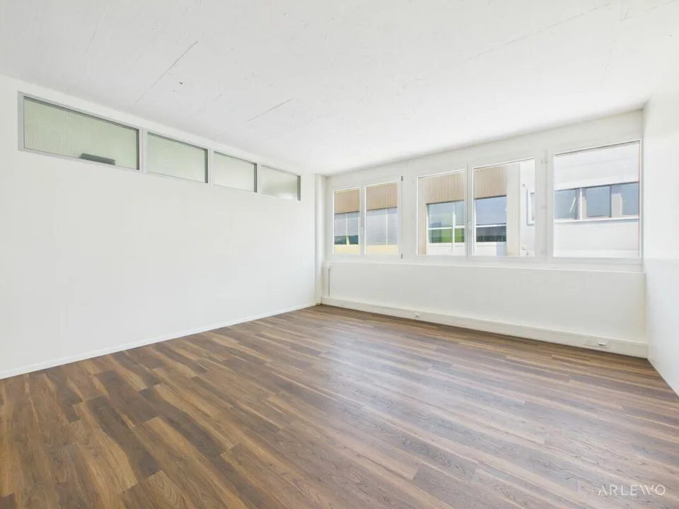 Ausgebaute Kleinfläche für Büro oder stilles Gewerbe