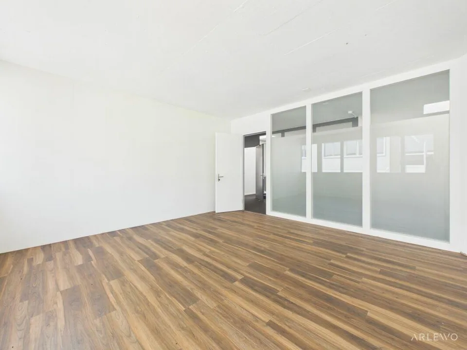 Ausgebaute Kleinfläche für Büro oder stilles Gewerbe