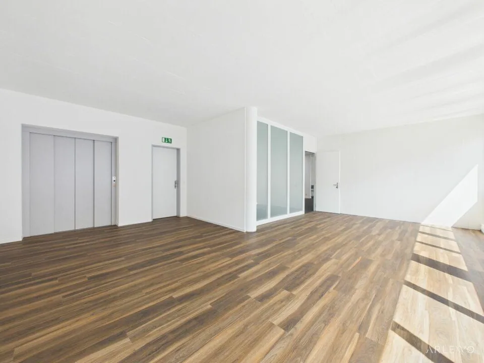 Flexible Gewerbefläche mit direktem Waren- und Personenlift