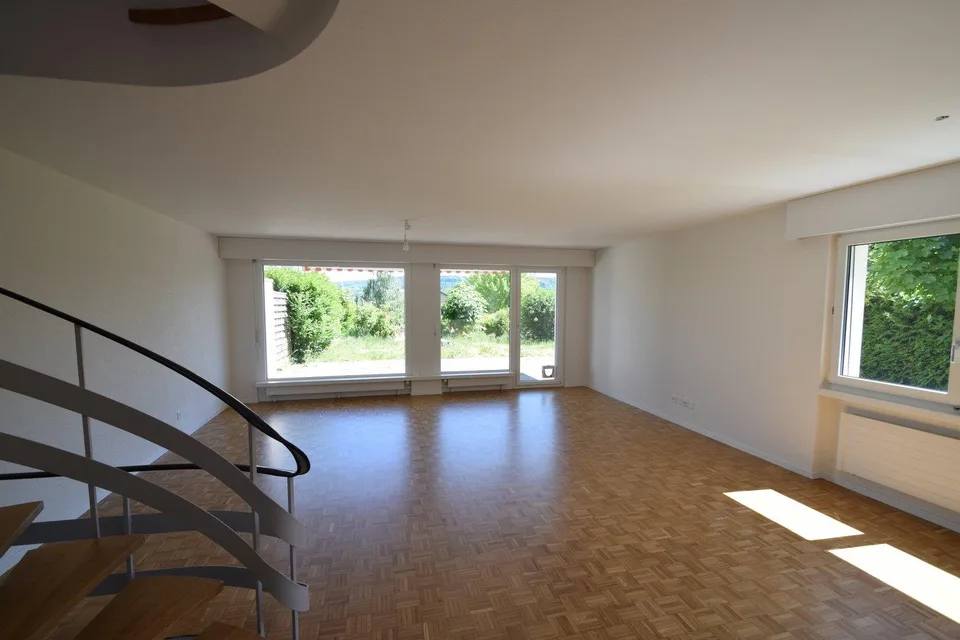 Ankommen und wohlfühlen - Familienhaus mit Bielerseesicht in Erlach