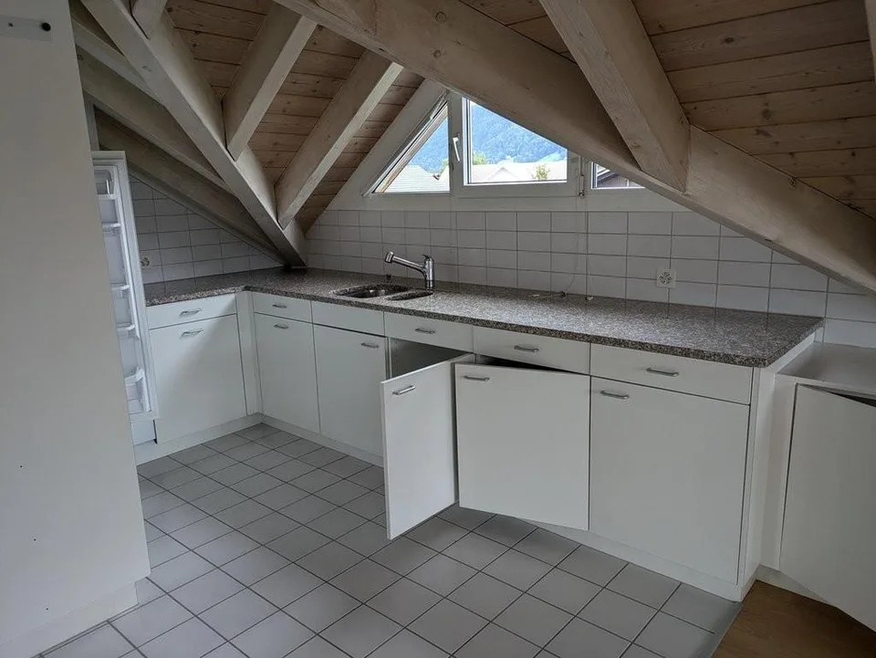 Charmante 2-Zimmer-Dachwohnung mit Balkon zu vermieten