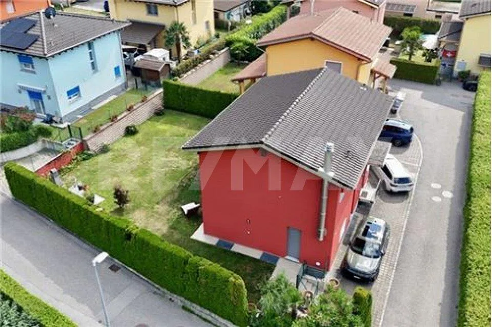 Comfort, spazio e qualità  elegante villetta indipendente con giardino a Camignolo