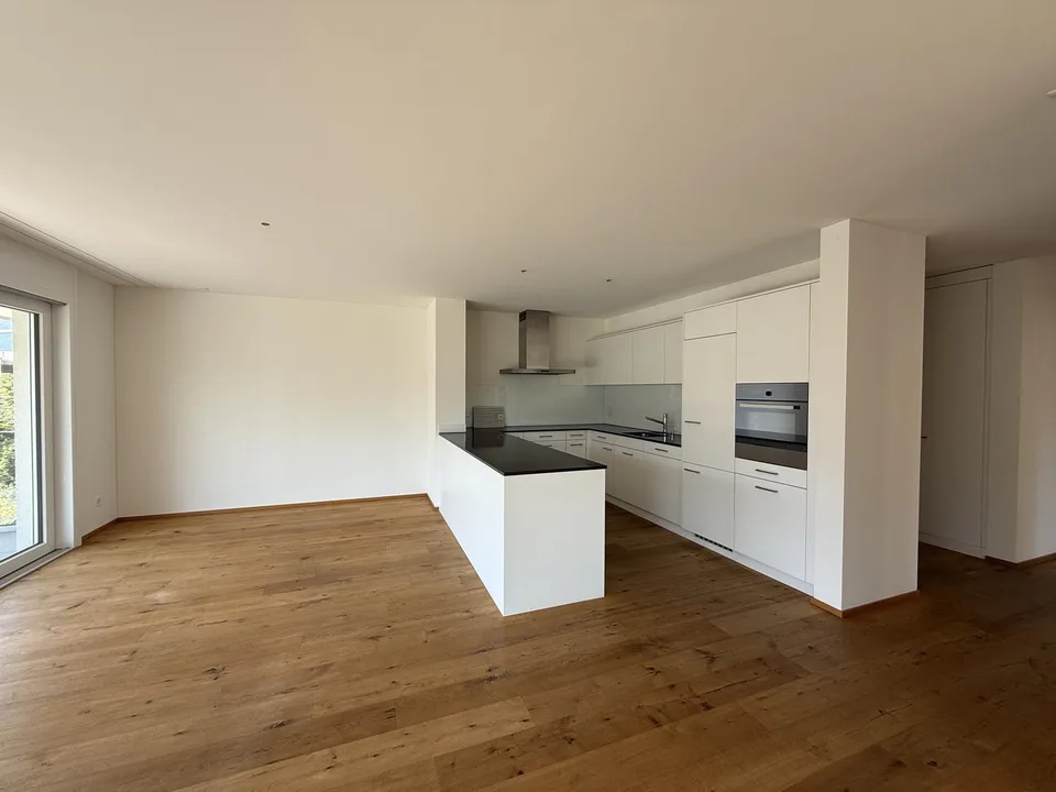 Sonnige und grosszügige 4.5-Zimmer-Wohnung in seenähe