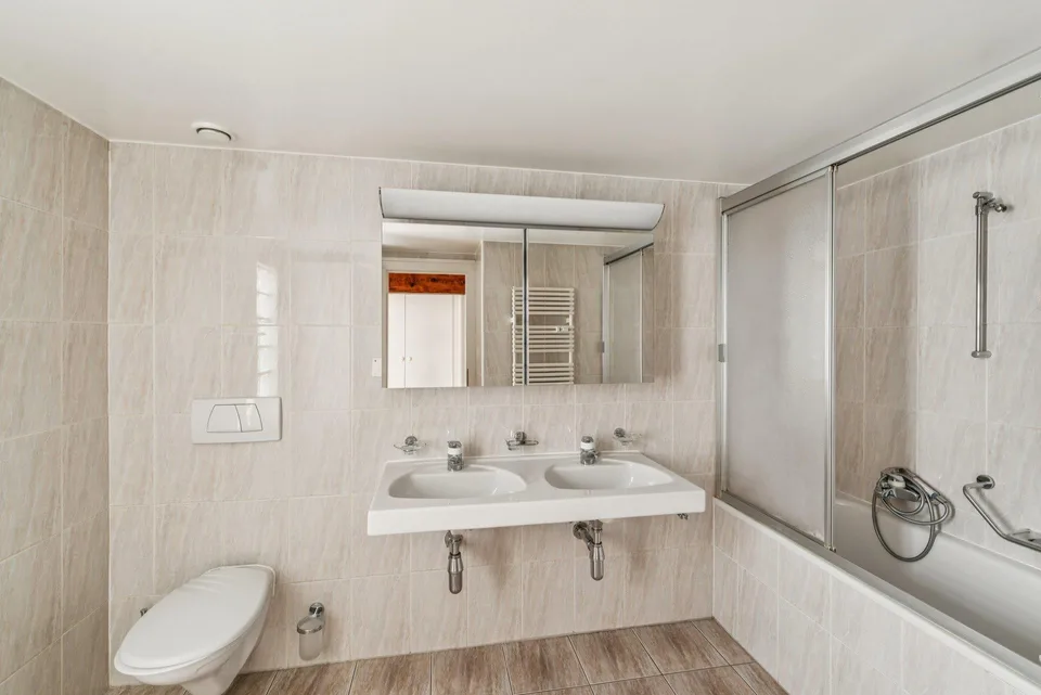 Meraviglioso duplex ristrutturato di 7 locali con balcone nel cuore di Ginevra