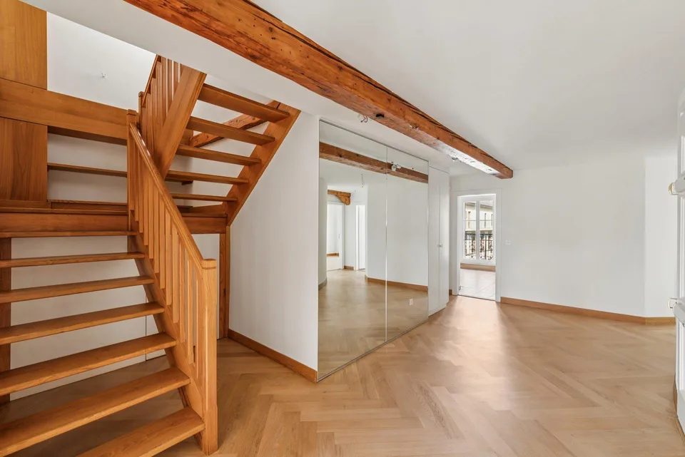 Magnifico duplex ristrutturato di 7 locali con balcone nel cuore di Ginevra – foto 10 di 10