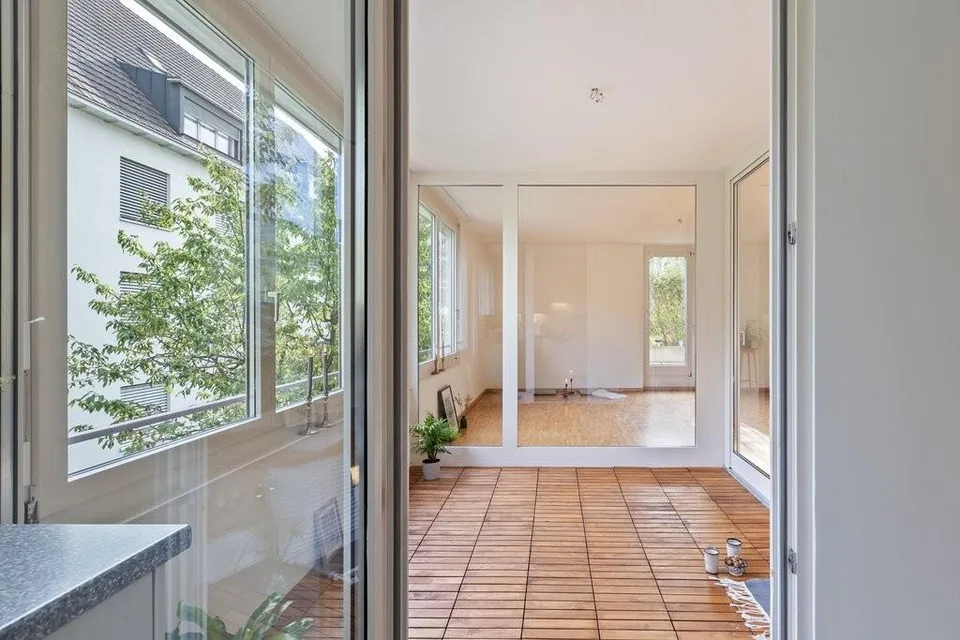 Appartamento a maisonnette con grande terrazza a livello del suolo