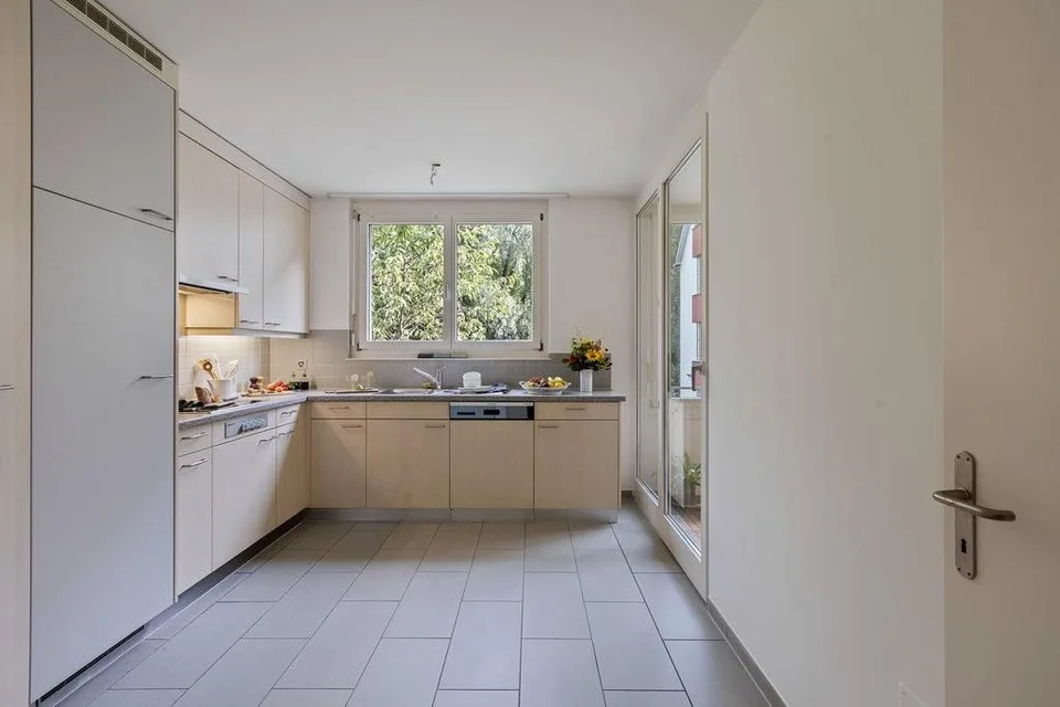 Maisonette apartment with large, ground-level terrace